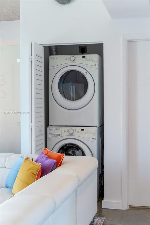 出租: $3,500 (1 贝兹, 1 浴室, 564 平方英尺)