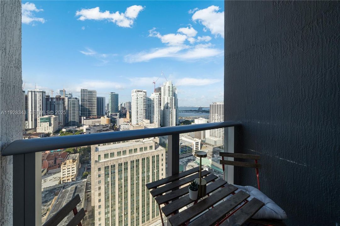 出租: $3,500 (1 贝兹, 1 浴室, 564 平方英尺)