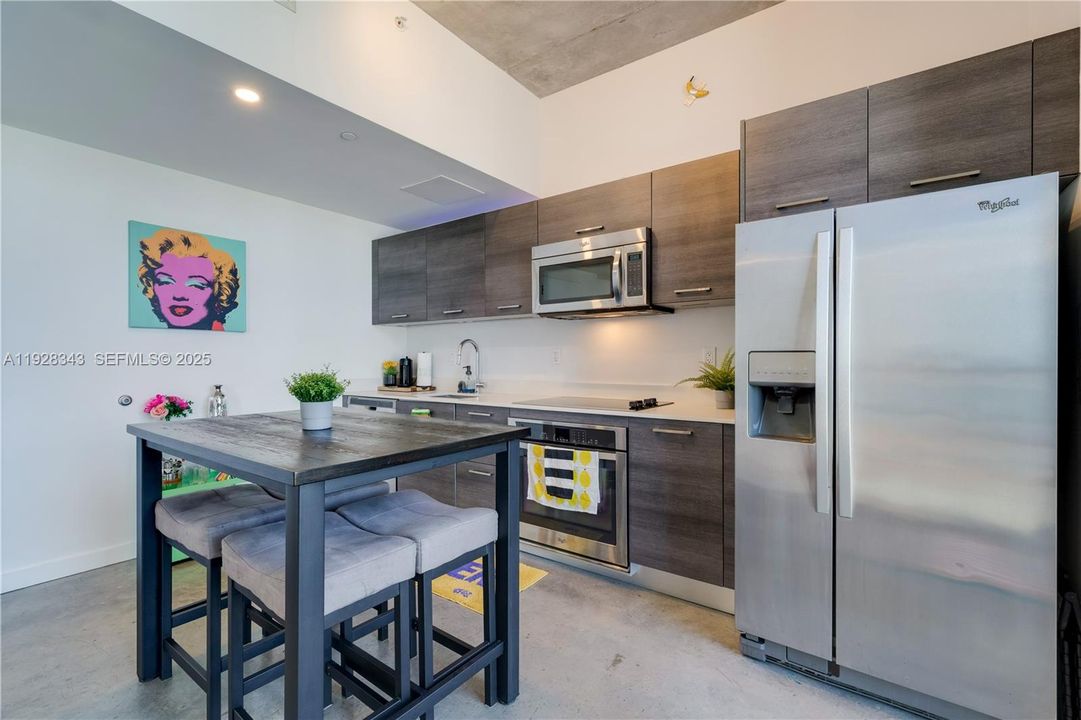 出租: $3,500 (1 贝兹, 1 浴室, 564 平方英尺)