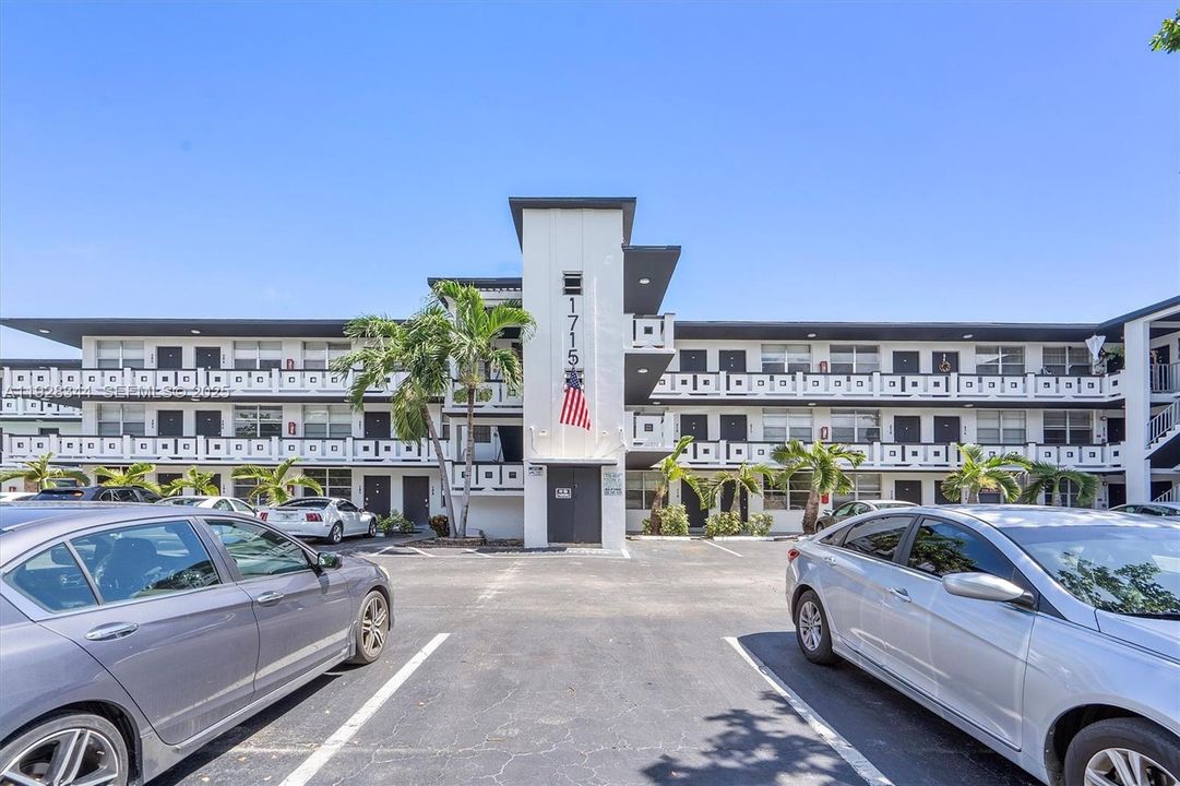 For Rent: $1,639 (1 beds, 1 baths, 650 Square Feet)