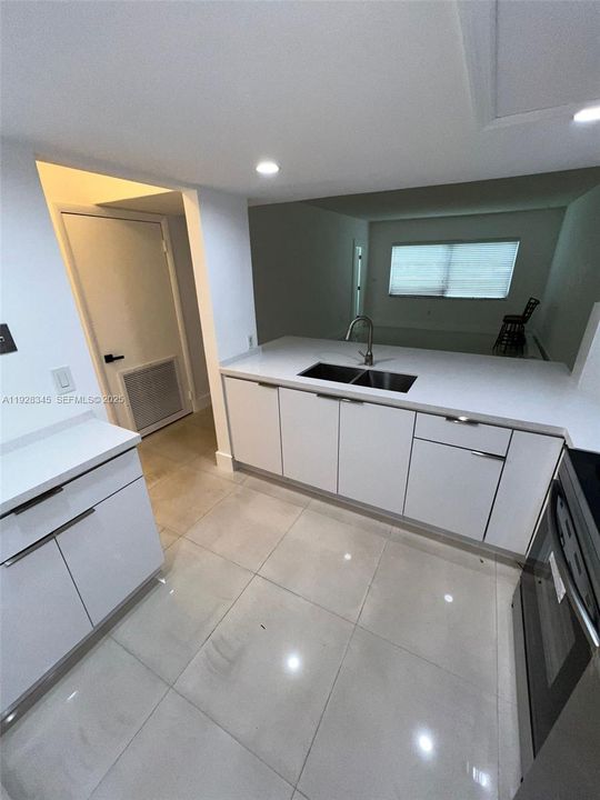 В аренду: $1,900 (1 спален, 1 ванн, 800 Квадратных фут)