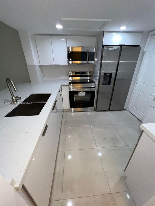 В аренду: $1,900 (1 спален, 1 ванн, 800 Квадратных фут)