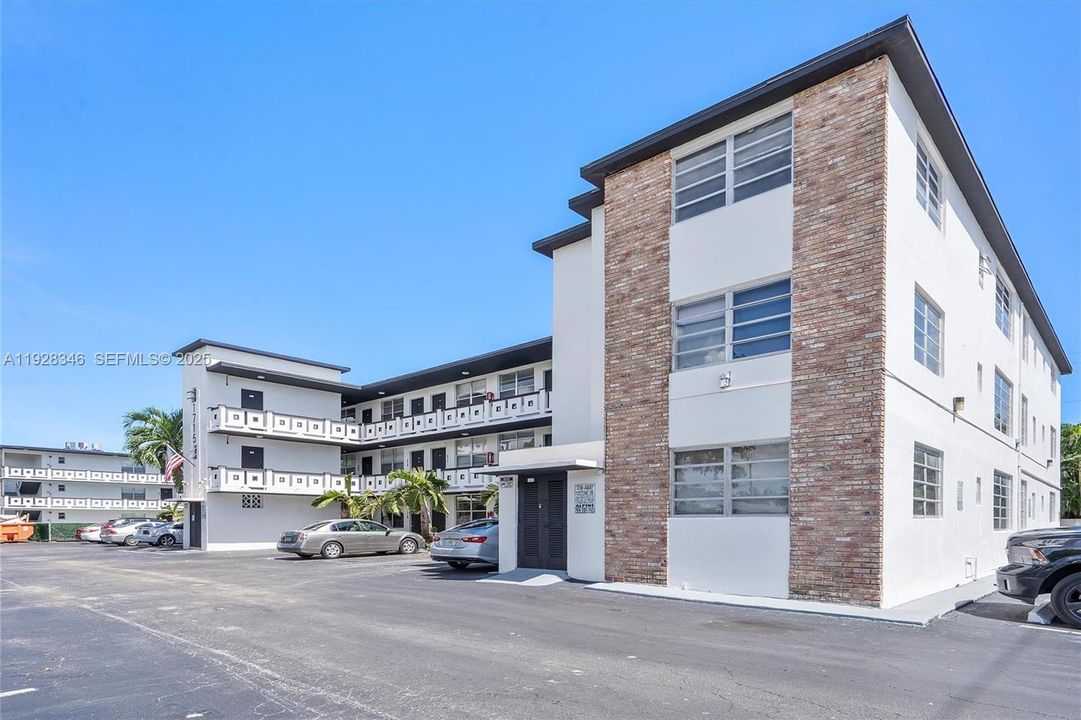 For Rent: $1,710 (1 beds, 1 baths, 750 Square Feet)