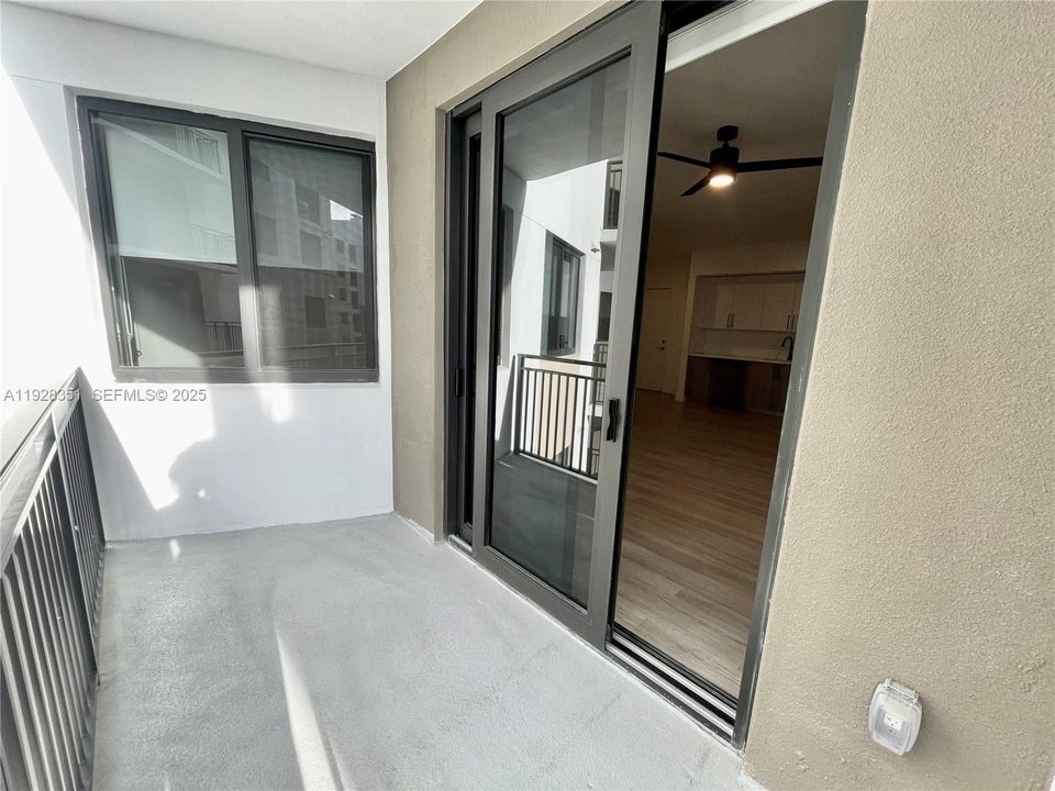 В аренду: $2,731 (2 спален, 2 ванн, 993 Квадратных фут)