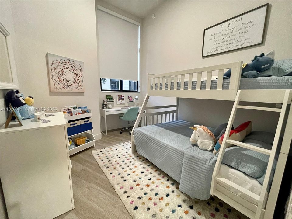 В аренду: $2,731 (2 спален, 2 ванн, 993 Квадратных фут)