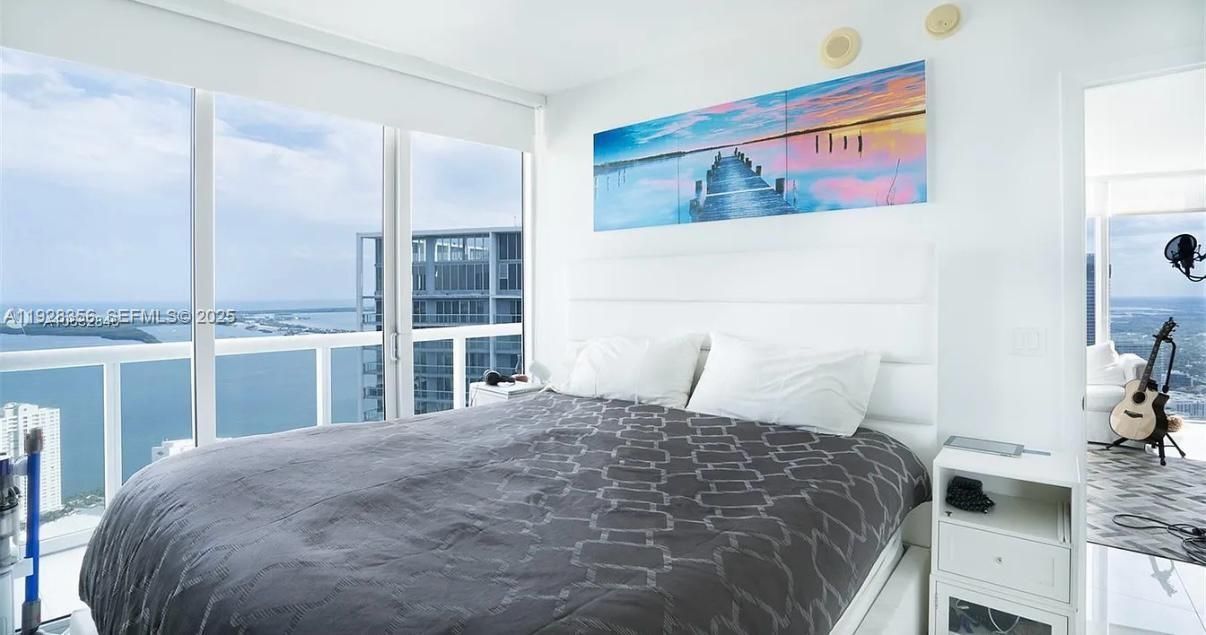 For Sale: $890,000 (1 beds, 1 baths, 1120 Square Feet)