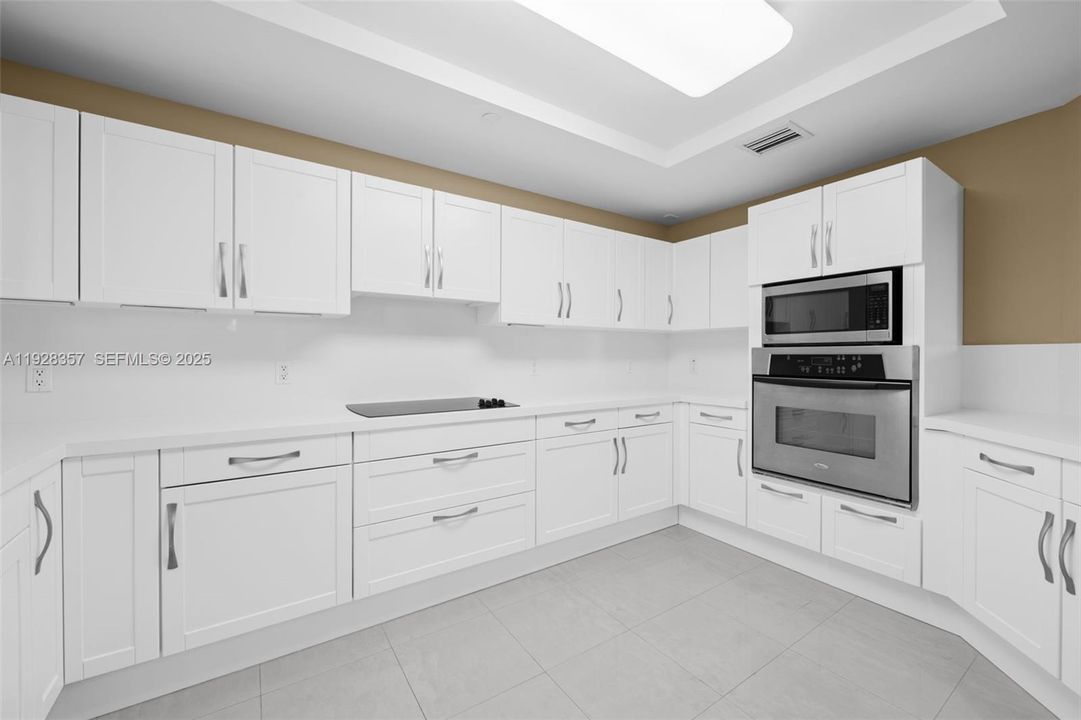 En Venta: $1,299,000 (3 camas, 3 baños, 2600 Pies cuadrados)