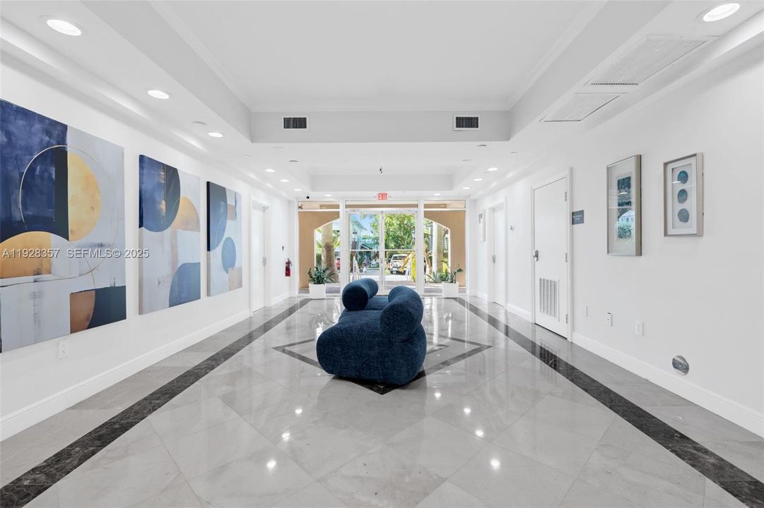 En Venta: $1,299,000 (3 camas, 3 baños, 2600 Pies cuadrados)