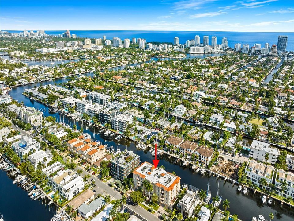 En Venta: $1,299,000 (3 camas, 3 baños, 2600 Pies cuadrados)