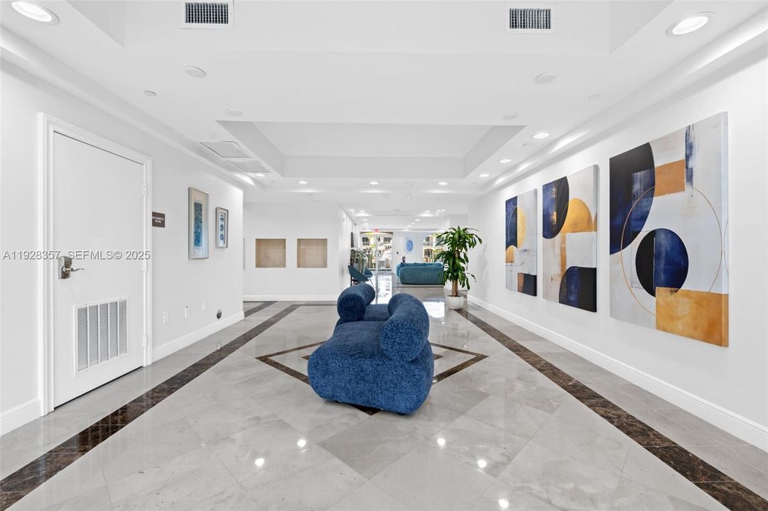 En Venta: $1,299,000 (3 camas, 3 baños, 2600 Pies cuadrados)