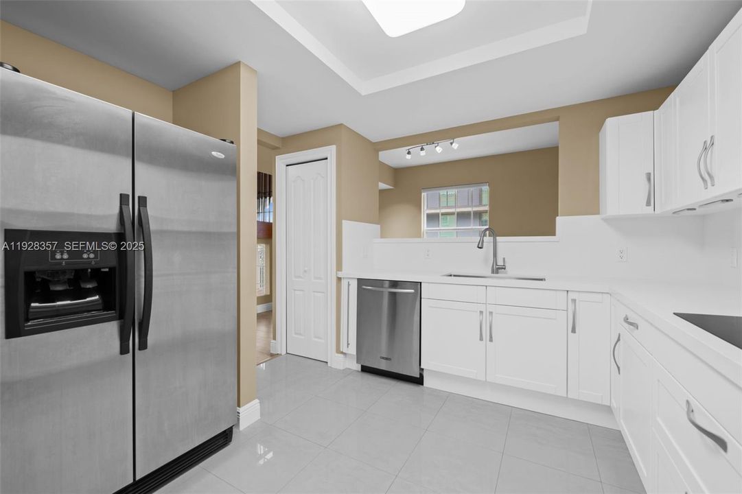 En Venta: $1,299,000 (3 camas, 3 baños, 2600 Pies cuadrados)