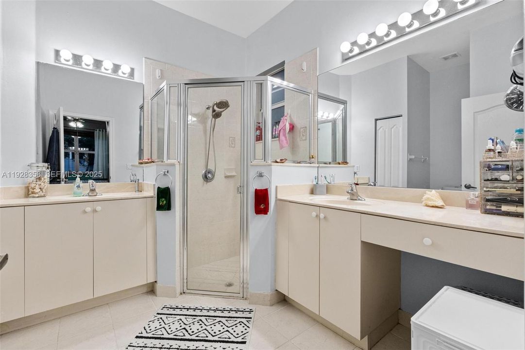 На продажу: $473,997 (3 спален, 2 ванн, 1403 Квадратных фут)