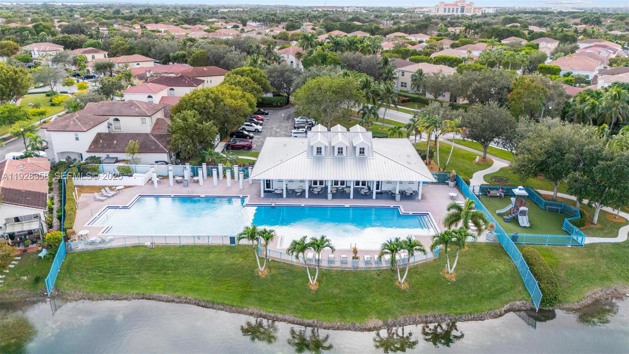 На продажу: $473,997 (3 спален, 2 ванн, 1403 Квадратных фут)