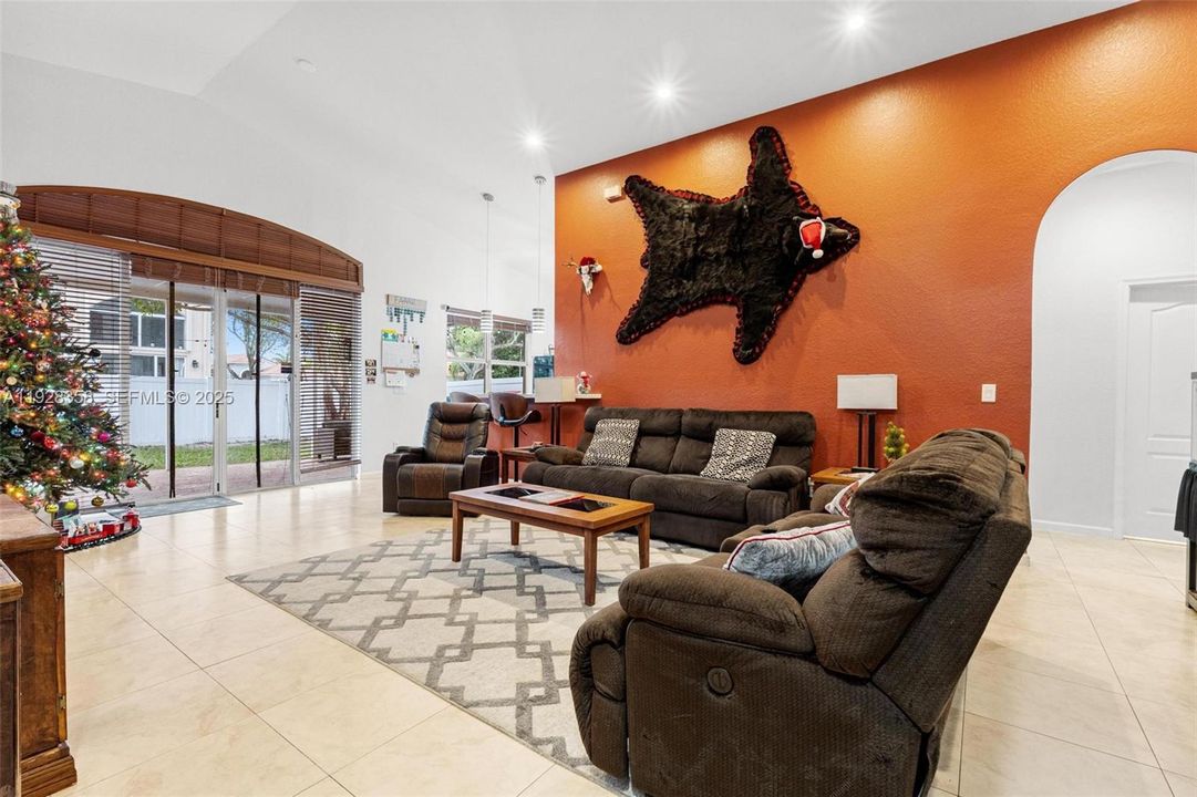 На продажу: $473,997 (3 спален, 2 ванн, 1403 Квадратных фут)