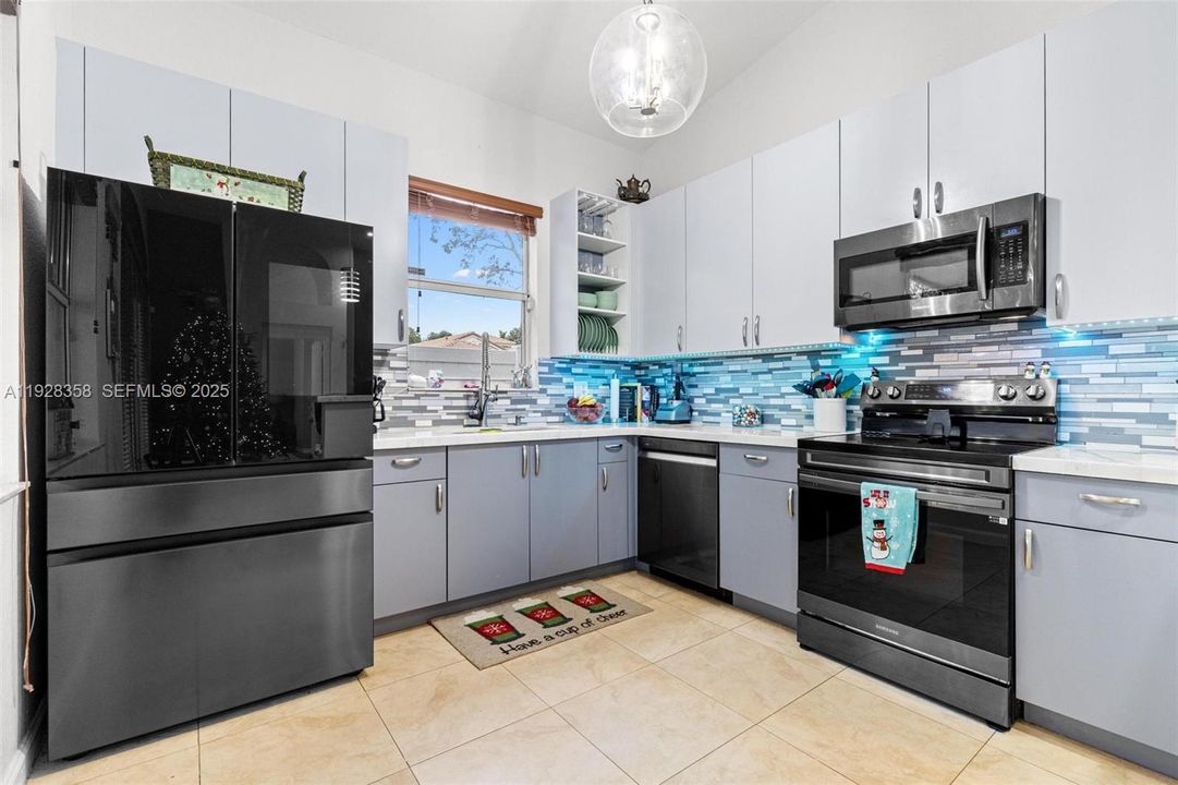 На продажу: $473,997 (3 спален, 2 ванн, 1403 Квадратных фут)