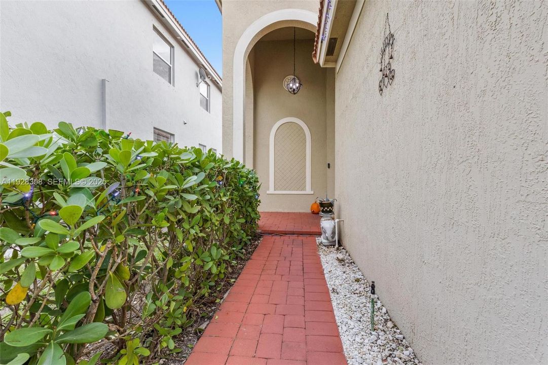 На продажу: $473,997 (3 спален, 2 ванн, 1403 Квадратных фут)