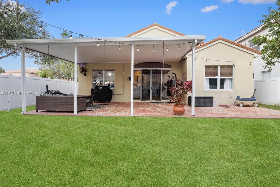 На продажу: $473,997 (3 спален, 2 ванн, 1403 Квадратных фут)