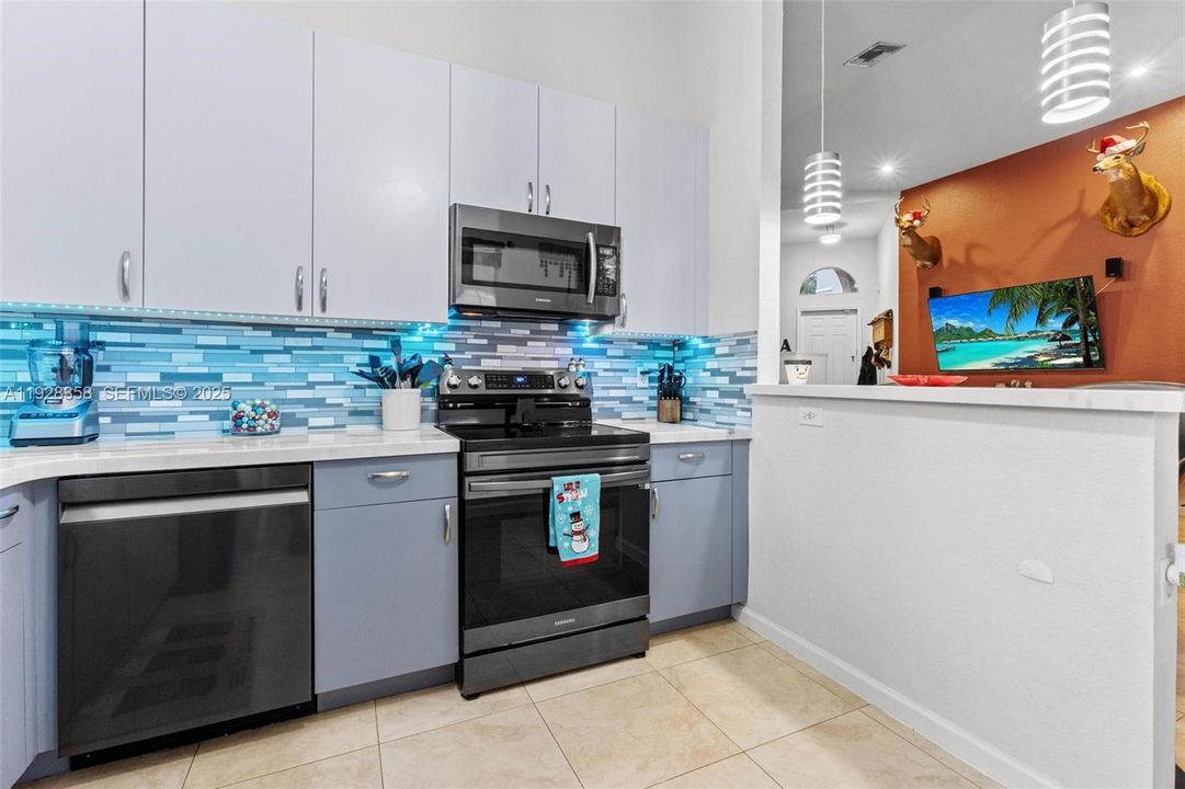 На продажу: $473,997 (3 спален, 2 ванн, 1403 Квадратных фут)