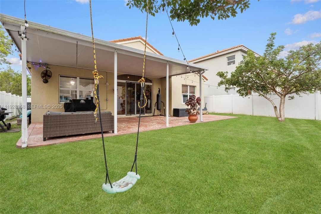 На продажу: $473,997 (3 спален, 2 ванн, 1403 Квадратных фут)