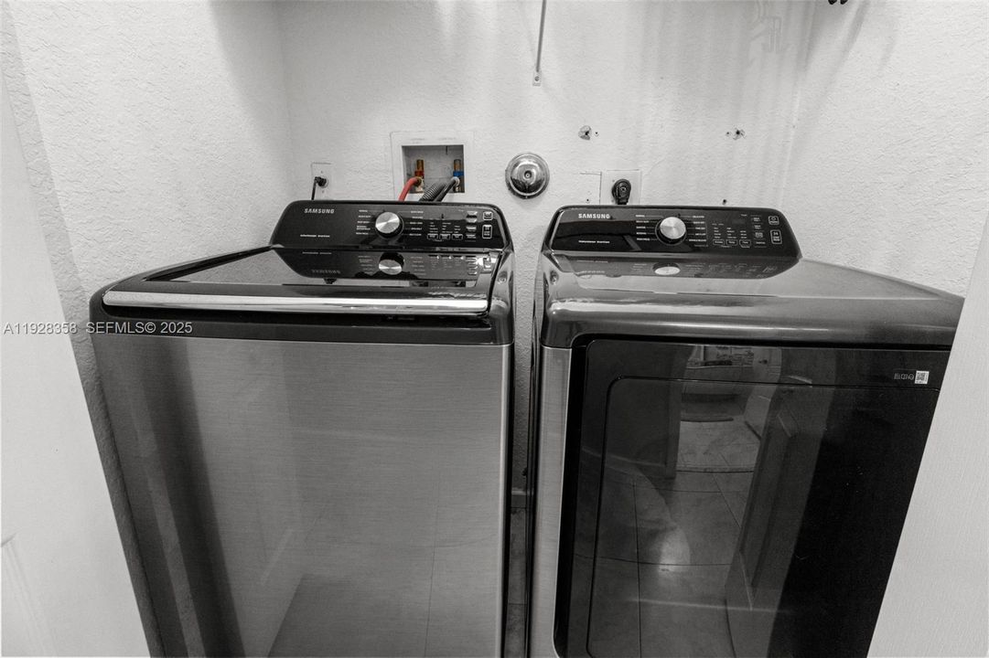 На продажу: $473,997 (3 спален, 2 ванн, 1403 Квадратных фут)