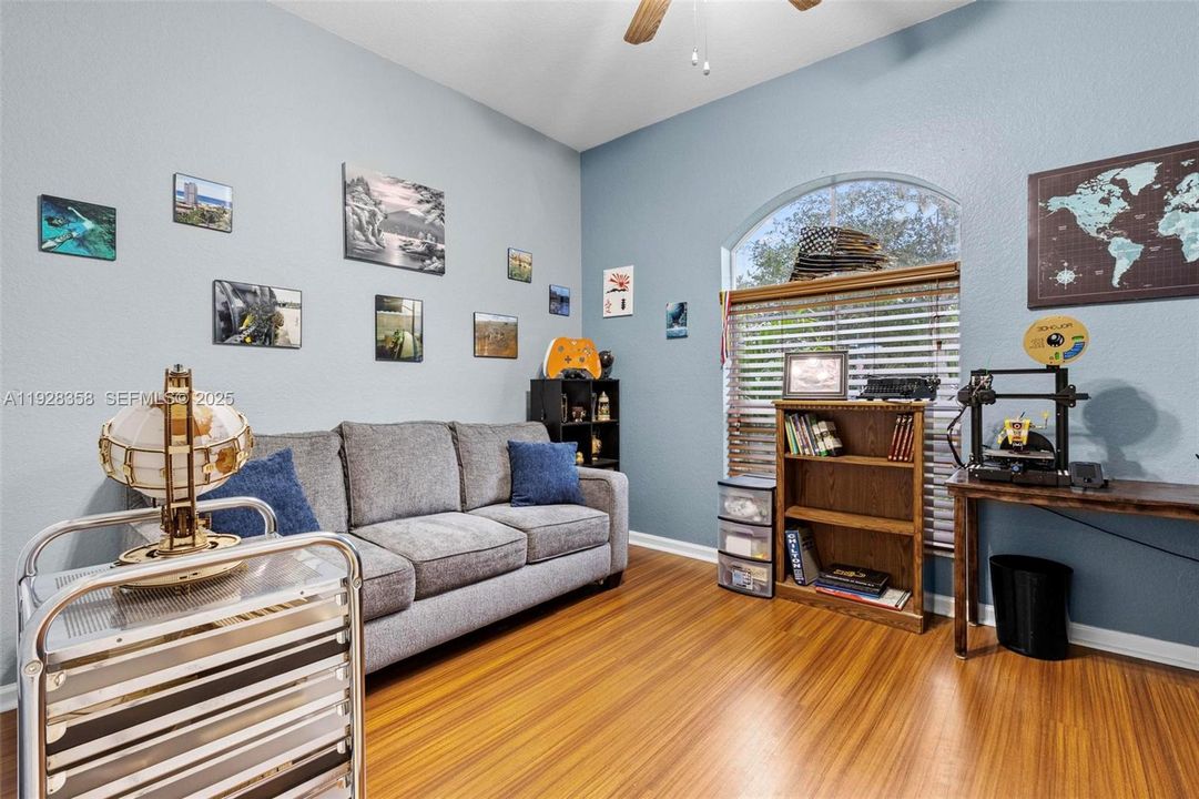 На продажу: $473,997 (3 спален, 2 ванн, 1403 Квадратных фут)