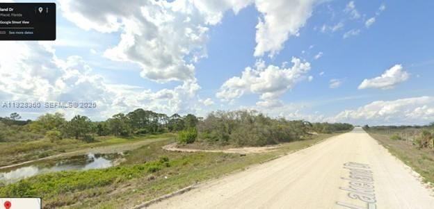 待售: $14,900 (0.32 acres)