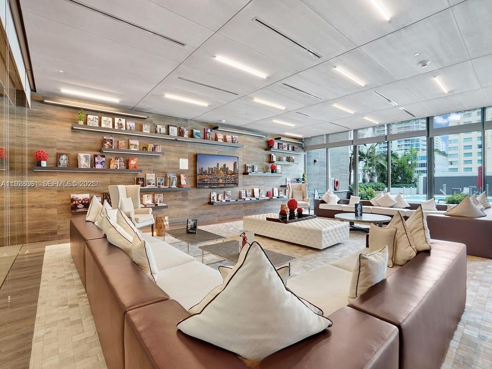 В аренду: $3,800 (1 спален, 1 ванн, 748 Квадратных фут)