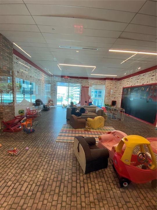 В аренду: $3,800 (1 спален, 1 ванн, 748 Квадратных фут)