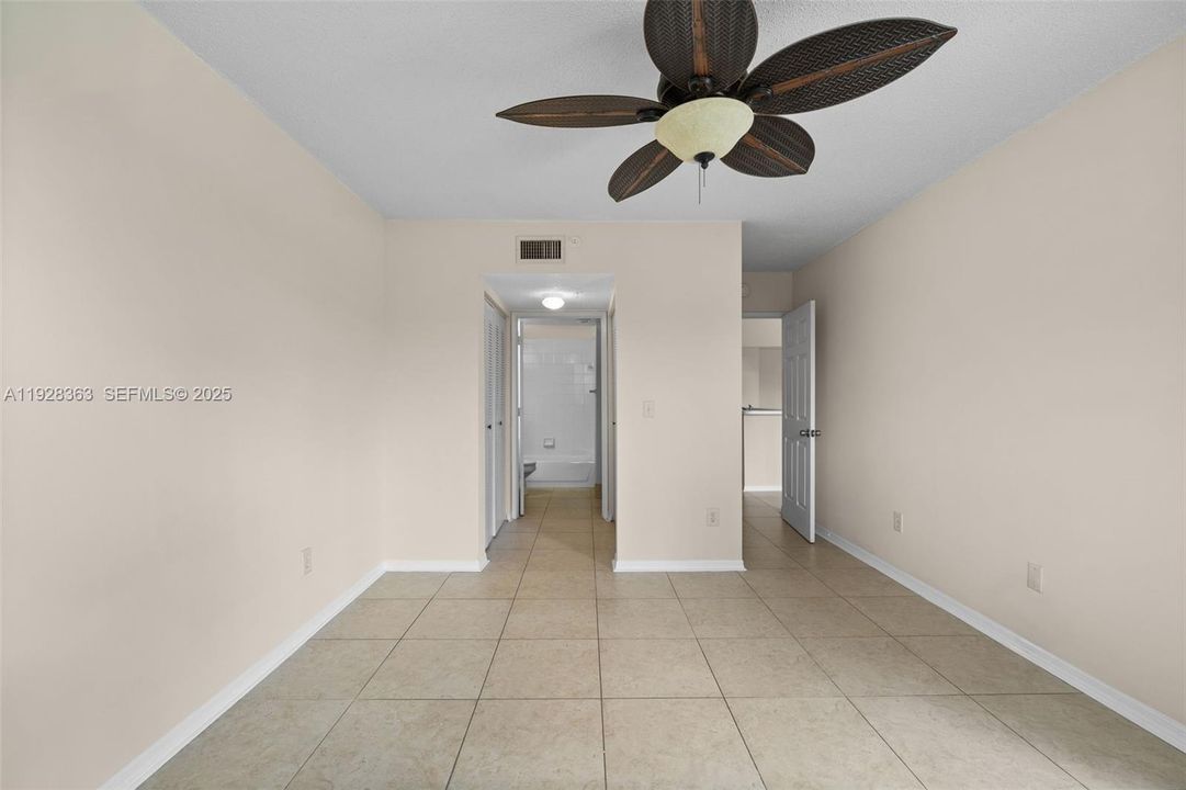 For Sale: $259,900 (2 beds, 2 baths, 1124 Square Feet)