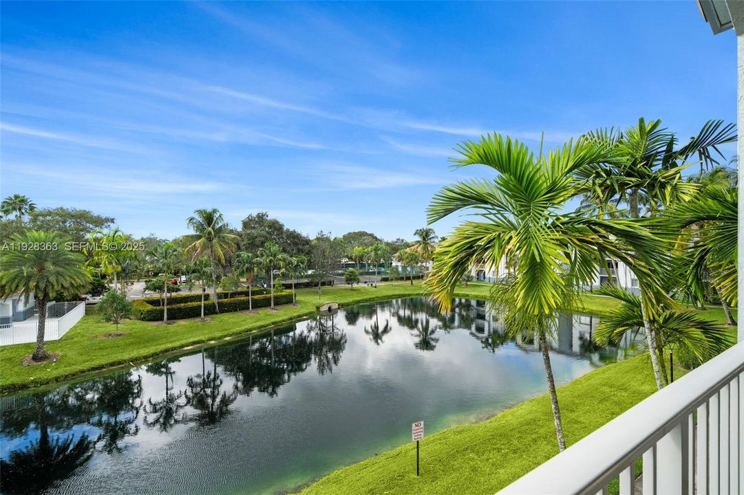 For Sale: $259,900 (2 beds, 2 baths, 1124 Square Feet)