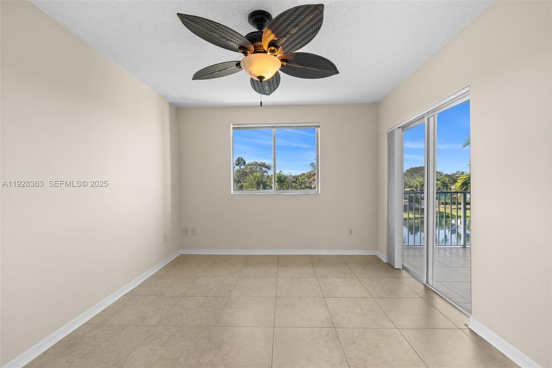 For Sale: $259,900 (2 beds, 2 baths, 1124 Square Feet)