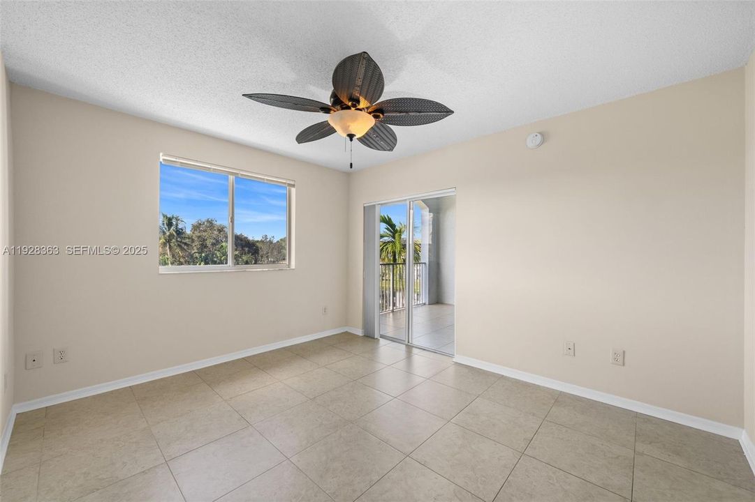 For Sale: $259,900 (2 beds, 2 baths, 1124 Square Feet)