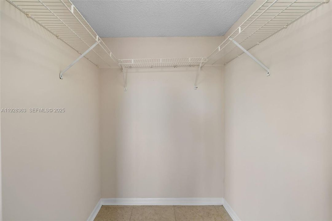 For Sale: $259,900 (2 beds, 2 baths, 1124 Square Feet)