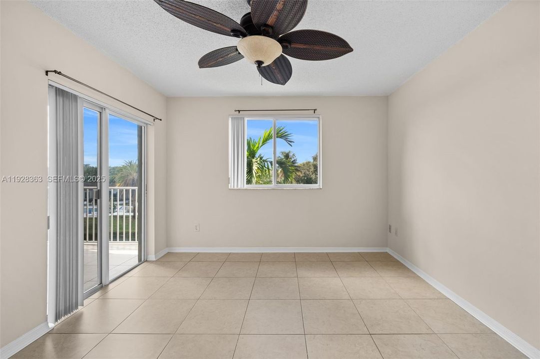 For Sale: $259,900 (2 beds, 2 baths, 1124 Square Feet)