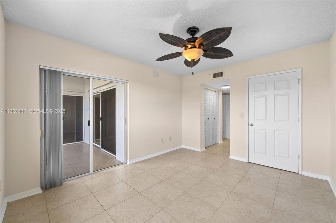 For Sale: $259,900 (2 beds, 2 baths, 1124 Square Feet)