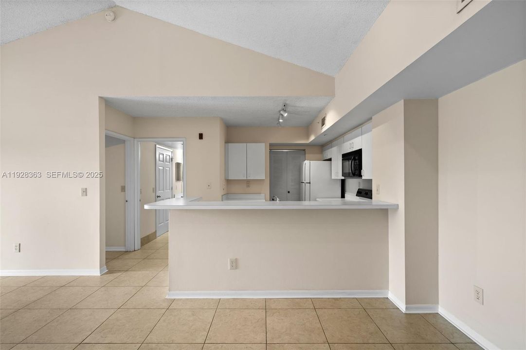 For Sale: $259,900 (2 beds, 2 baths, 1124 Square Feet)