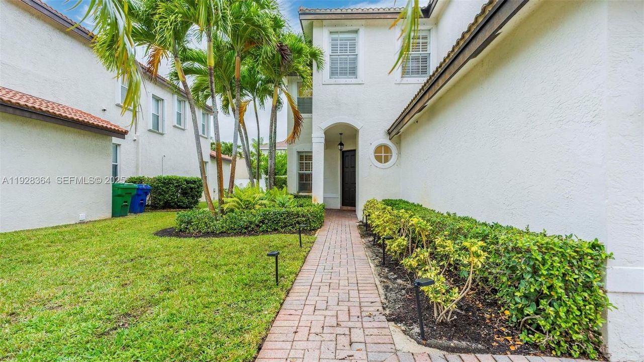 En Renta: $6,000 (5 camas, 3 baños, 2637 Pies cuadrados)