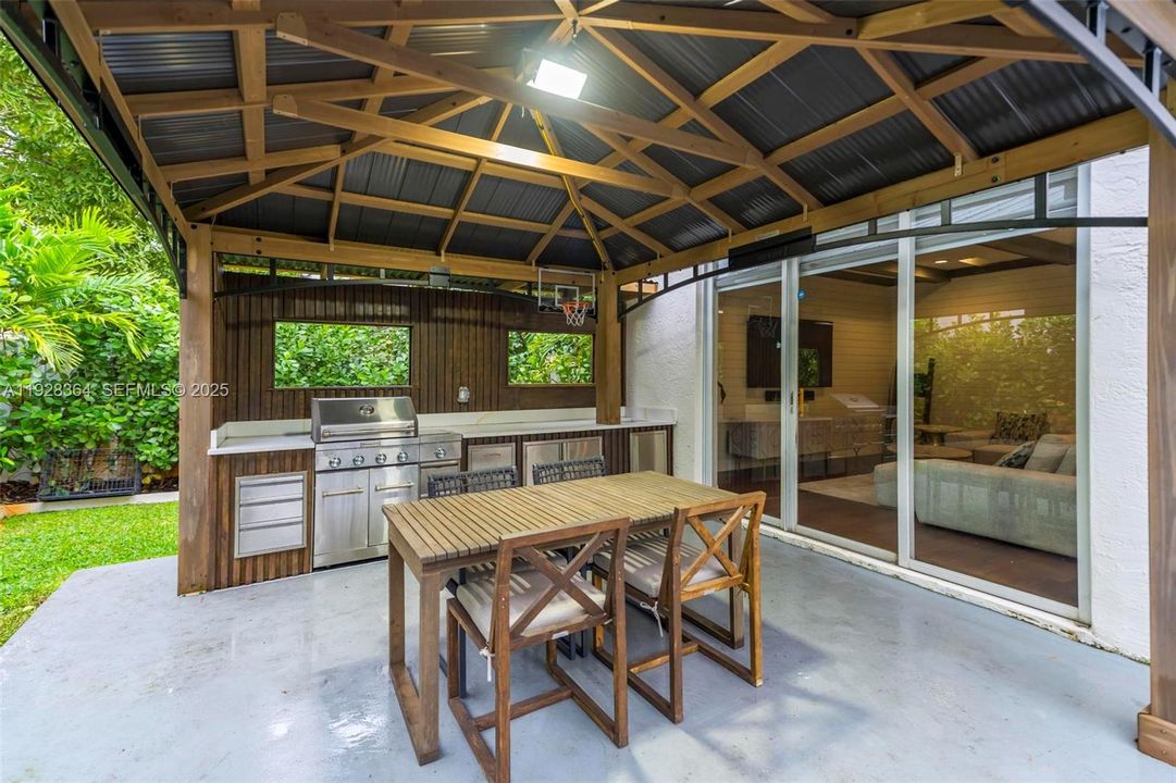 En Renta: $6,000 (5 camas, 3 baños, 2637 Pies cuadrados)