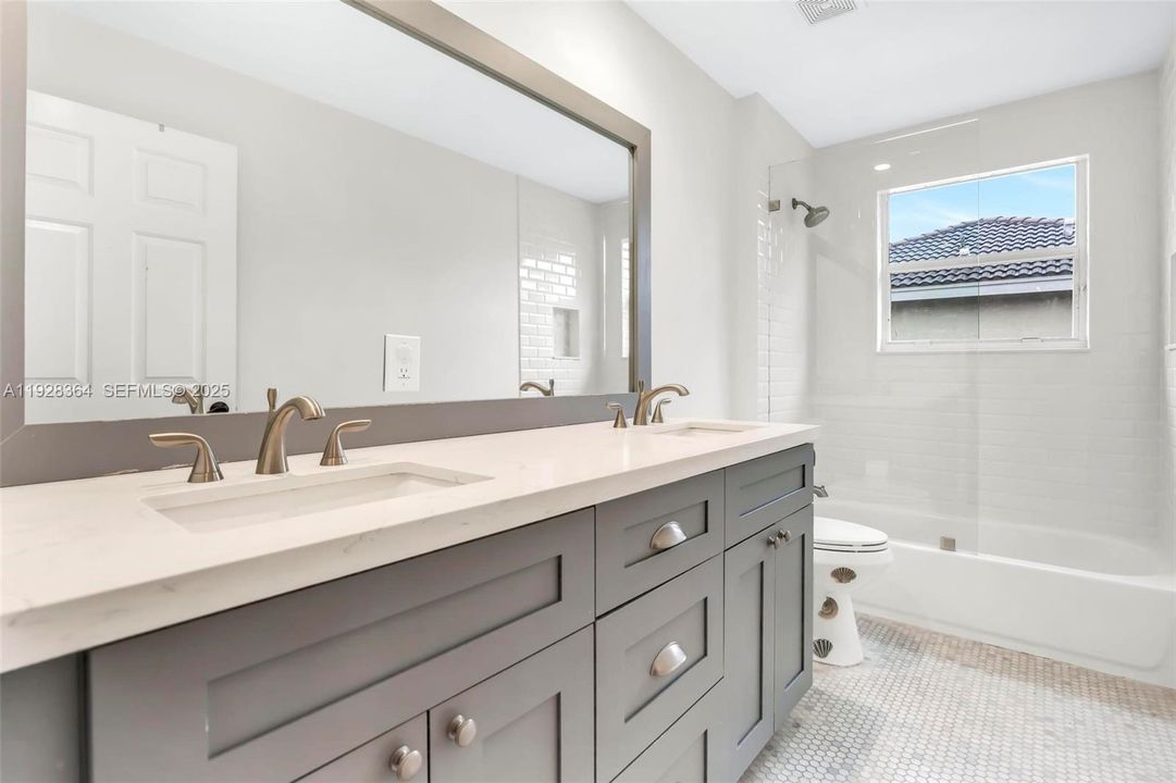 En Renta: $6,000 (5 camas, 3 baños, 2637 Pies cuadrados)