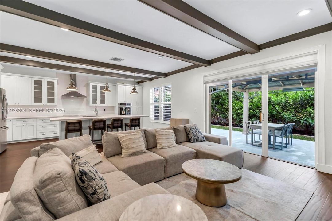 En Renta: $6,000 (5 camas, 3 baños, 2637 Pies cuadrados)