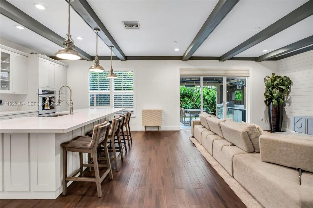 En Renta: $6,000 (5 camas, 3 baños, 2637 Pies cuadrados)