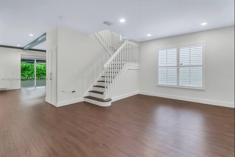 En Renta: $6,000 (5 camas, 3 baños, 2637 Pies cuadrados)