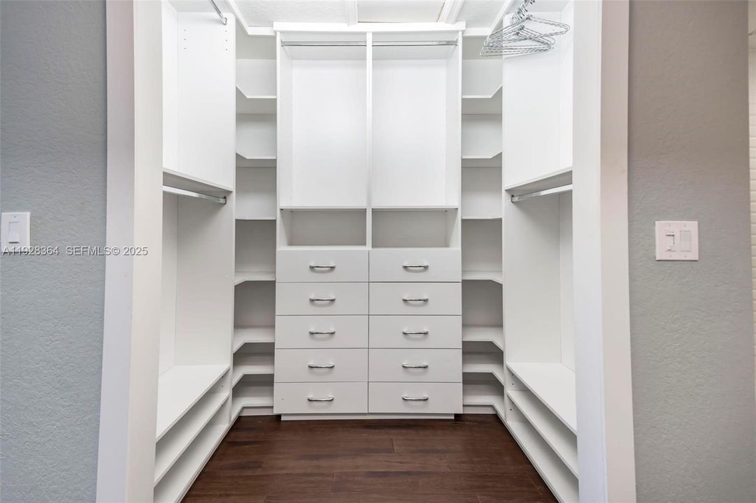 En Renta: $6,000 (5 camas, 3 baños, 2637 Pies cuadrados)