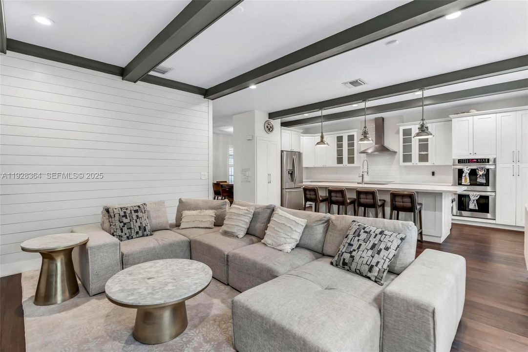 En Renta: $6,000 (5 camas, 3 baños, 2637 Pies cuadrados)