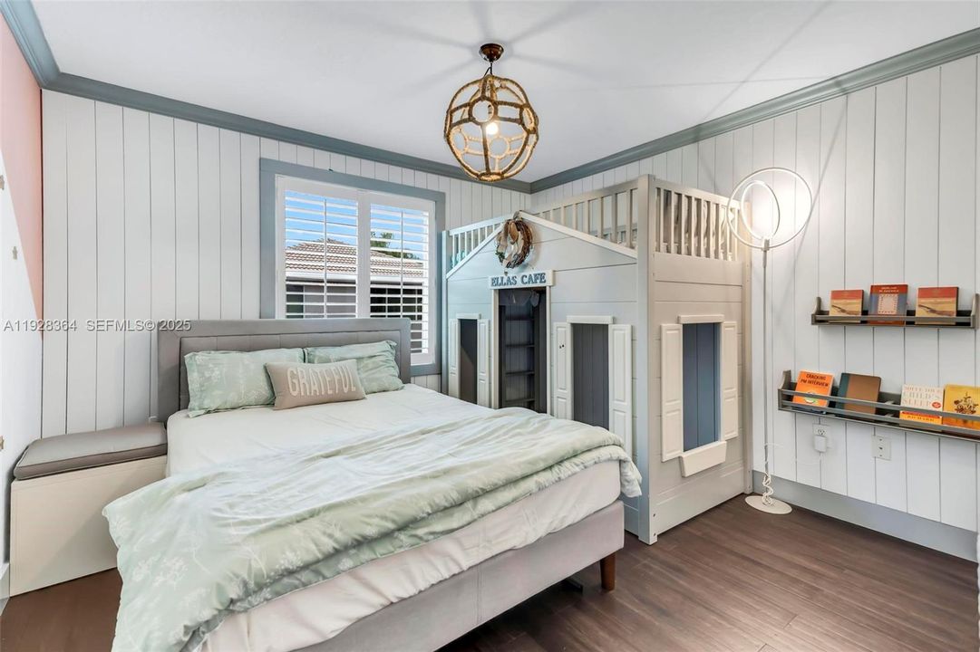 En Renta: $6,000 (5 camas, 3 baños, 2637 Pies cuadrados)