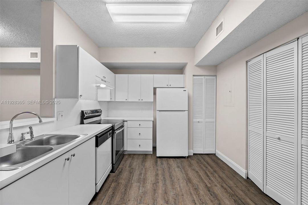 For Rent: $2,000 (2 beds, 2 baths, 1183 Square Feet)