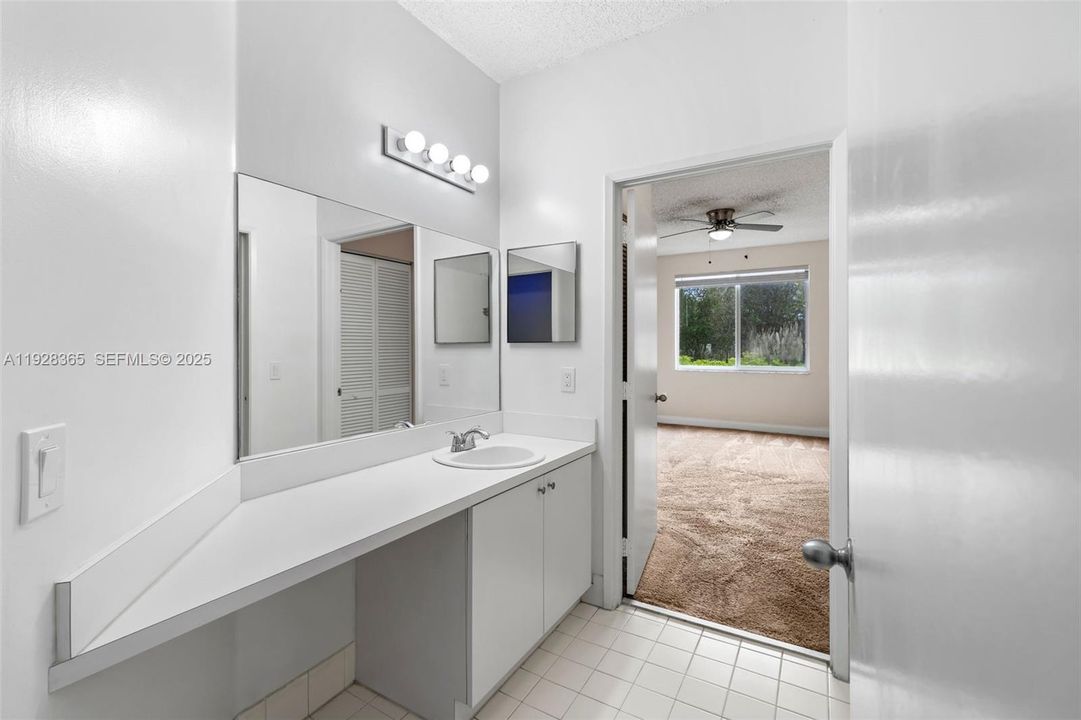 For Rent: $2,000 (2 beds, 2 baths, 1183 Square Feet)