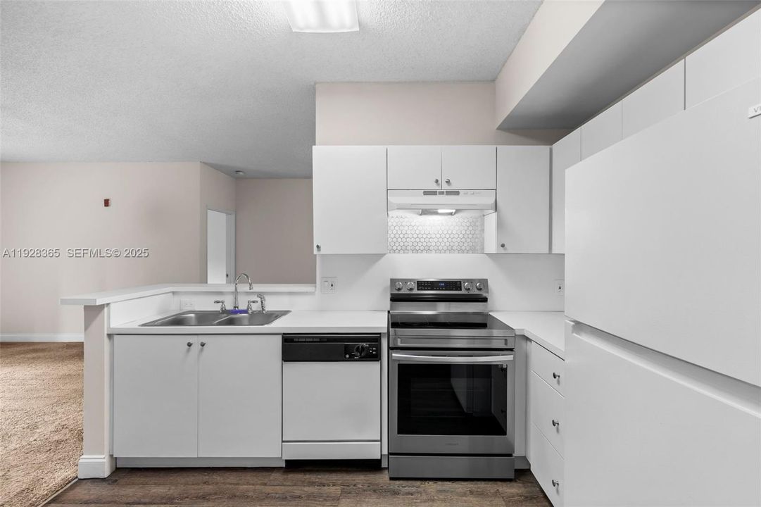 For Rent: $2,000 (2 beds, 2 baths, 1183 Square Feet)