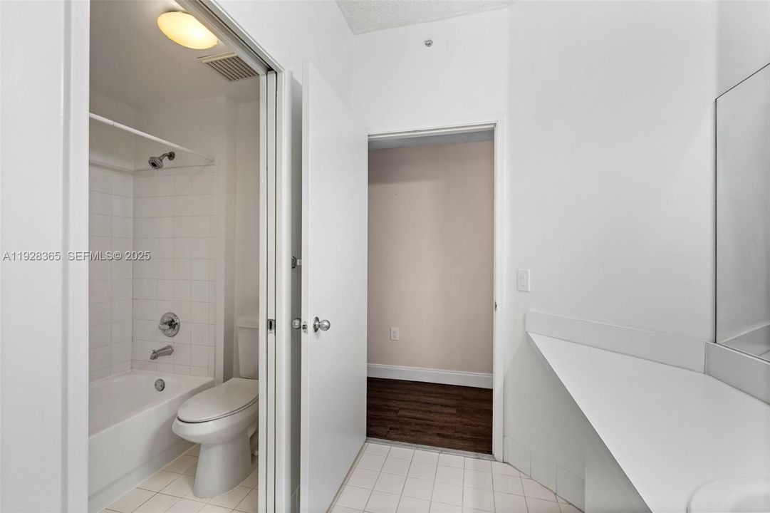 For Rent: $2,000 (2 beds, 2 baths, 1183 Square Feet)