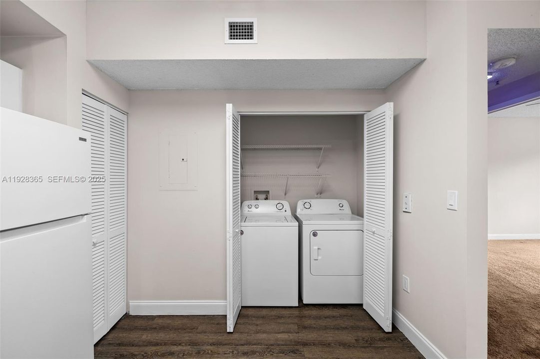 For Rent: $2,000 (2 beds, 2 baths, 1183 Square Feet)